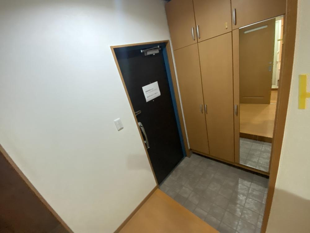 西宮市神呪町の賃貸マンションの玄関