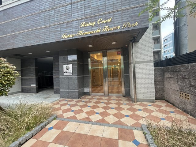 ライジングコート深江本町フラワーパークのエントランス
