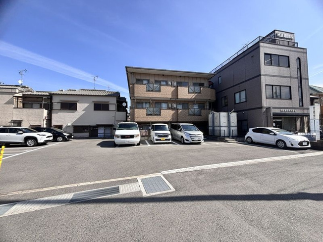 【駐車場】 | ルミエールマゴジⅣ