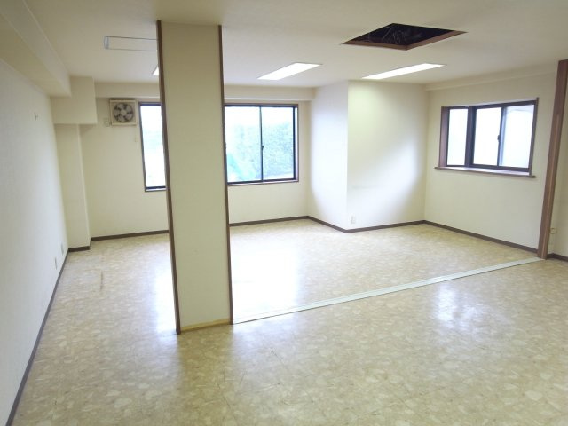 宝塚市中州１丁目の倉庫