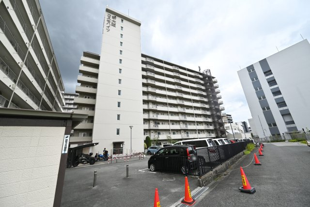 コスモハイツ新大阪の駐車場