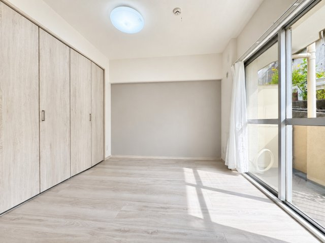 【洋室】 | ライオンズマンション上永谷　上永谷駅10分/Reform物件/約20帖の広々としたLDK | ◆柔らかい陽光が差し込む明るいお部屋を演出する設計。彩光の取れる窓が気持ちの良いお部屋を創り上げます。