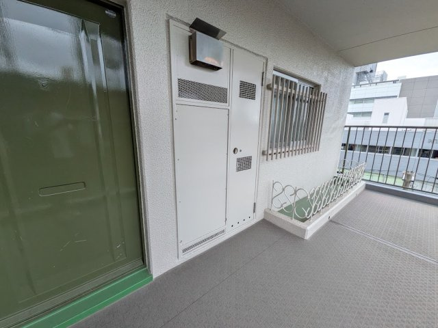 日商岩井守口太子橋マンションの玄関