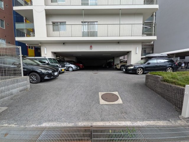 日商岩井守口太子橋マンションの駐車場