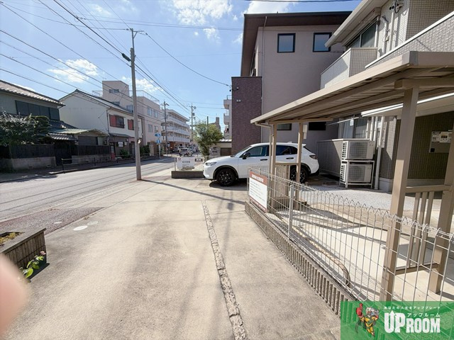 アルバトロスHANAの駐車場