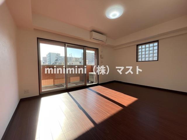 大阪市浪速区元町２丁目の賃貸マンションの居間・リビング