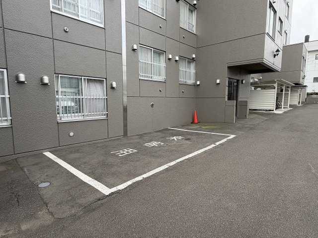 ハウスオブリザ稲穂の駐車場|敷地内に来客駐車場あり♪