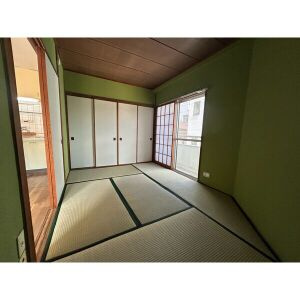 林マンションの玄関