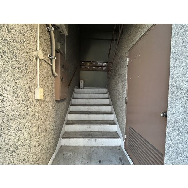 林マンションのエントランス