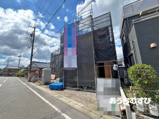 小牧市藤島2丁目(全3棟)の前面道路含む現地写真