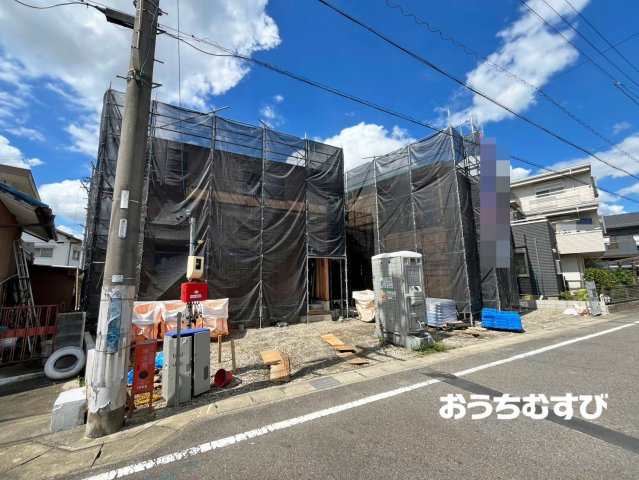 小牧市藤島2丁目(全3棟)の前面道路含む現地写真