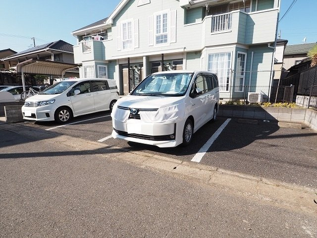 セレッソ　ノーブレの駐車場