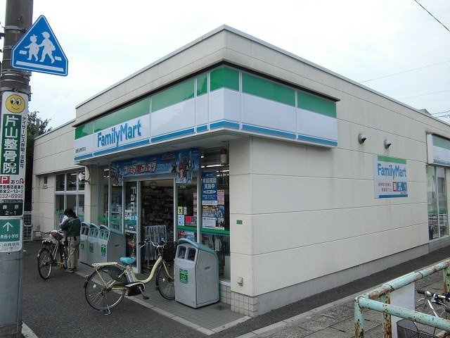 セレッソ　ノーブレの周辺|ファミリーマートまで700m