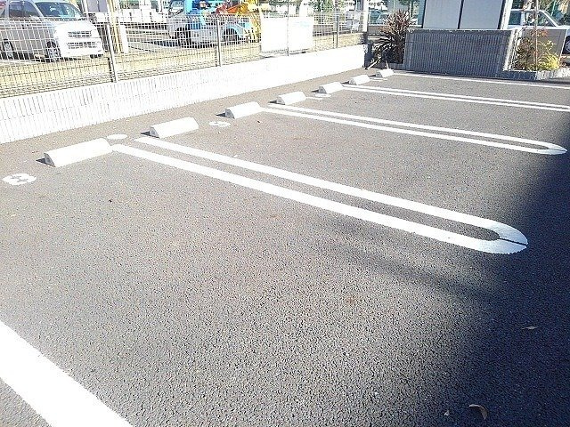 ウォーターラッド夏見台の駐車場