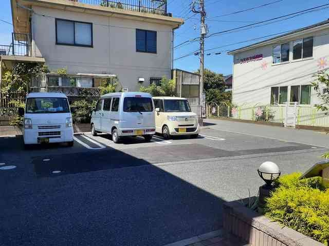 パール・ウィングⅠの駐車場