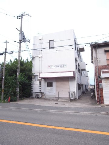 宝塚市御所の前町の店舗事務所の外観