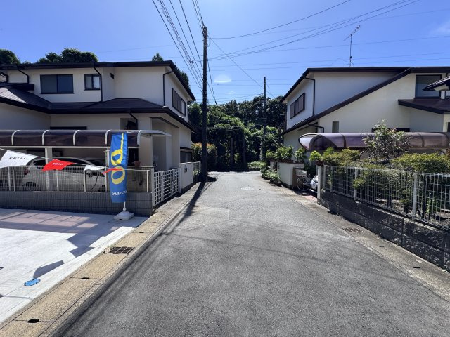 柏市増尾台３丁目新築戸建【増尾西小学校：3分】の前面道路含む現地写真|西側前面道路