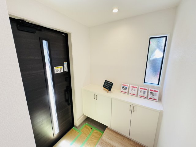 柏市増尾台３丁目新築戸建【増尾西小学校：3分】の玄関|玄関ホール・シューズボックス