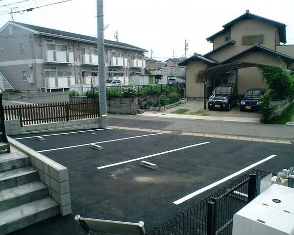 STEP1の駐車場