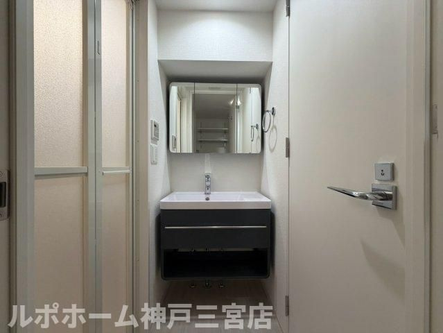 セレニテ神戸駅前アリエの洗面所