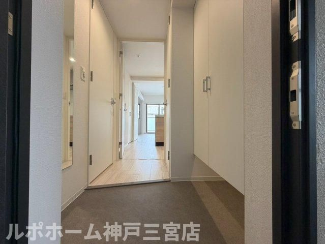 セレニテ神戸駅前アリエの玄関