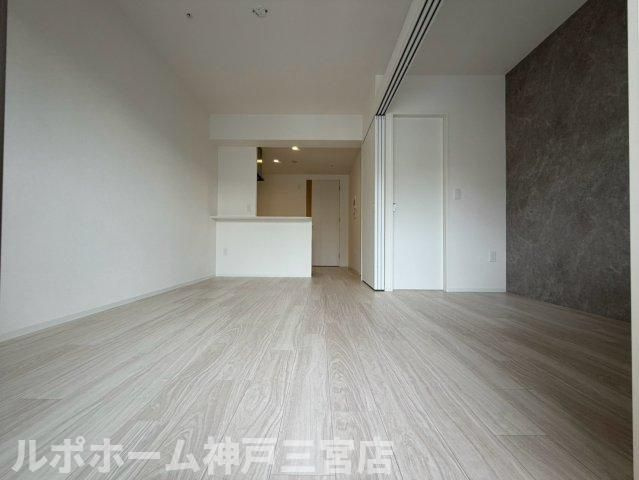 セレニテ神戸駅前アリエの居間・リビング