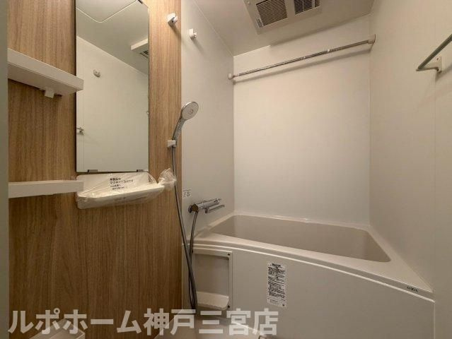 セレニテ神戸駅前アリエの浴室