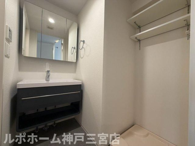 セレニテ神戸駅前アリエの洗面所