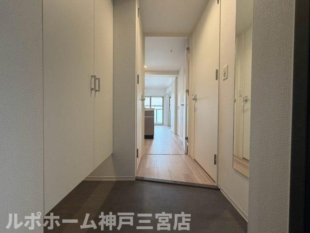 セレニテ神戸駅前アリエの玄関