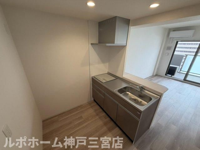 セレニテ神戸駅前アリエのキッチン
