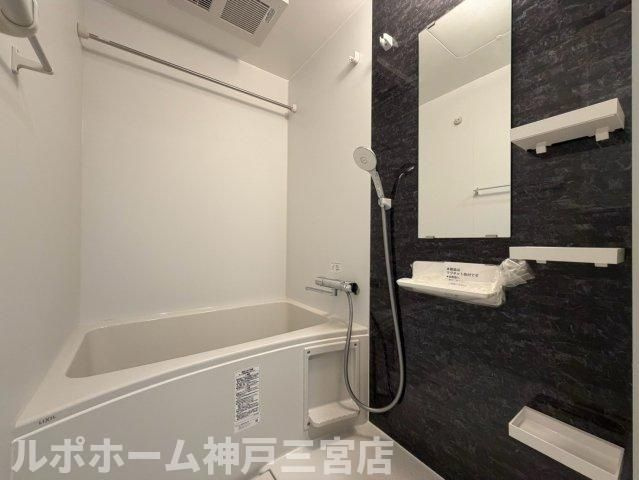 セレニテ神戸駅前アリエの浴室