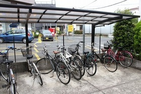 アプローズＢの駐車場