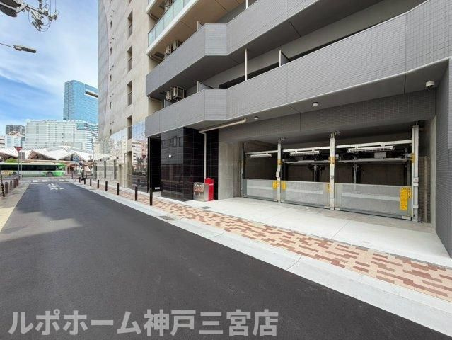 セレニテ神戸駅前アリエの駐車場