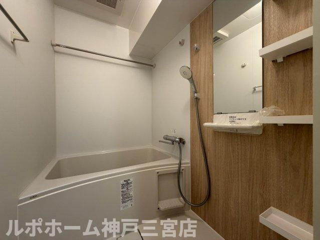 セレニテ神戸駅前アリエの浴室