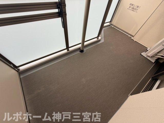 セレニテ神戸駅前アリエのバルコニー