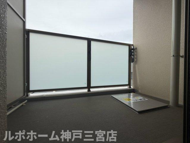 セレニテ神戸駅前アリエのバルコニー