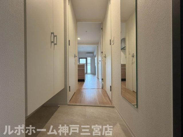 セレニテ神戸駅前アリエの玄関