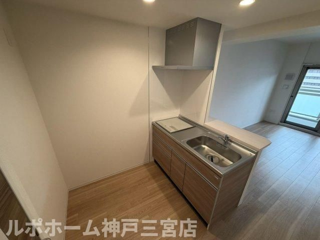 セレニテ神戸駅前アリエのキッチン