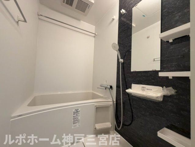 セレニテ神戸駅前アリエの浴室