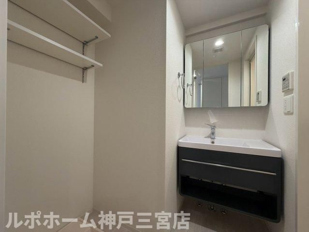 セレニテ神戸駅前アリエの洗面所