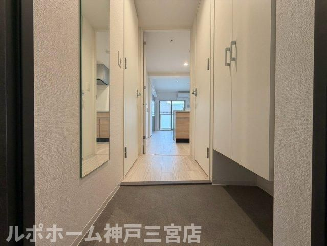 セレニテ神戸駅前アリエの玄関