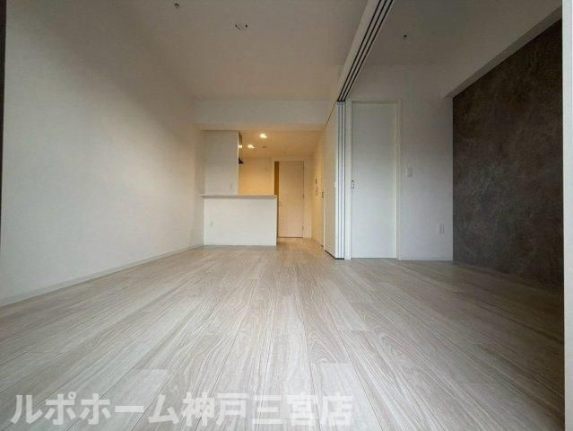 セレニテ神戸駅前アリエの居間・リビング