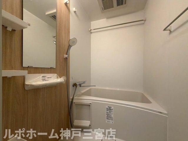 セレニテ神戸駅前アリエの浴室