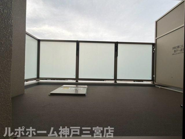 セレニテ神戸駅前アリエのバルコニー