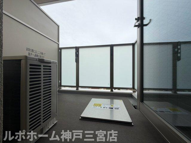 セレニテ神戸駅前アリエのバルコニー