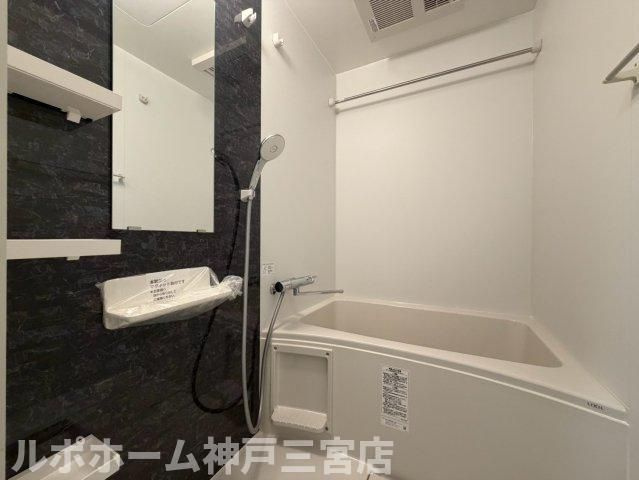 セレニテ神戸駅前アリエの浴室