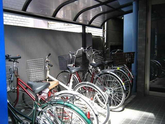 シャトレーイーストの駐車場