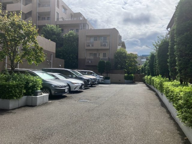 ライオンズヒルズ田端不動坂の駐車場