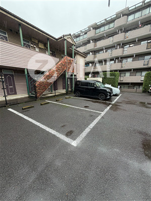 グリムコートの駐車場
