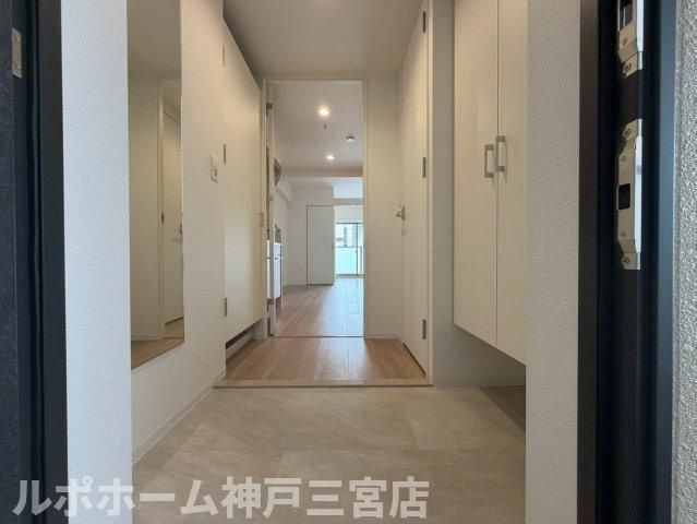 セレニテ神戸駅前アリエの玄関